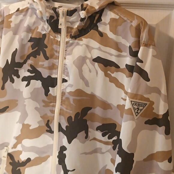 Guess lightweight Camo hooded bomber jacket windbreaker size M - Picture 5 of 9